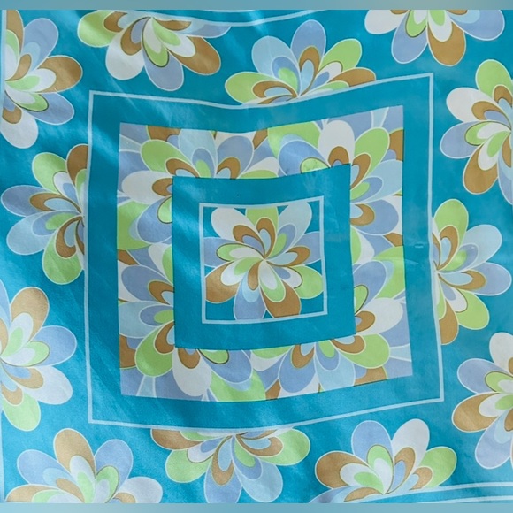 OSCAR by OSCAR DE LA RENTA 100% Silk Blue & Multi-Hue Vintage Scarf. Perfect. - Picture 2 of 7